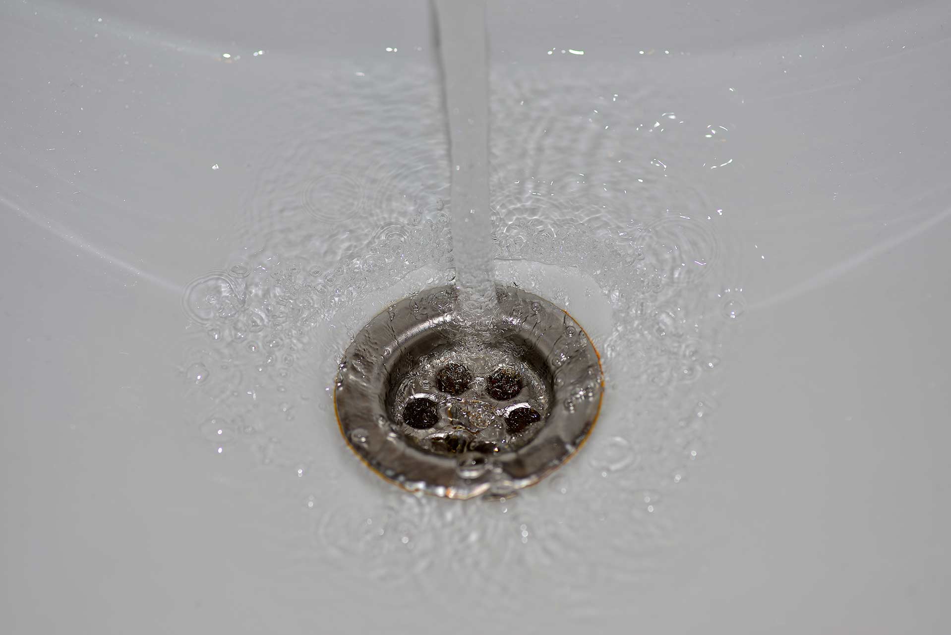 A2B Drains provides services to unblock blocked sinks and drains for properties in Tolworth.